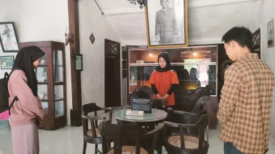 Wisata Bisu Ndalem Pojok: Cara Modern Pelajar Kediri Belajar Hening