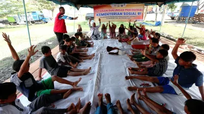 Banjir Sumatera 2025, Aksi Cepat Relawan dan Sekolah Keliling