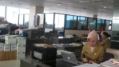 Strategi Baru: ASN WFH Satu Hari untuk Tekan Konsumsi BBM
