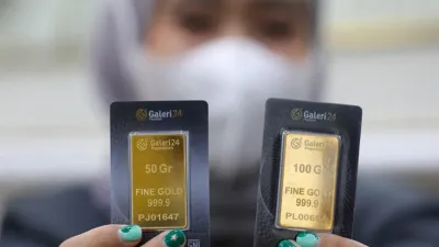 Harga Emas Antam Turun ke Rp2,818 Juta per Gram