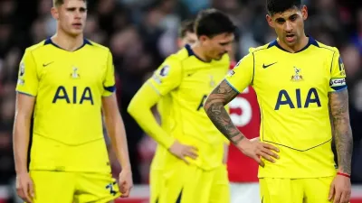 Brighton Dekati Zona Eropa, Spurs Terancam Degradasi