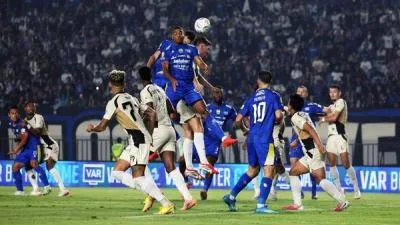 Persib vs Dewa United Imbang 2-2 di Si Jalak Harupat