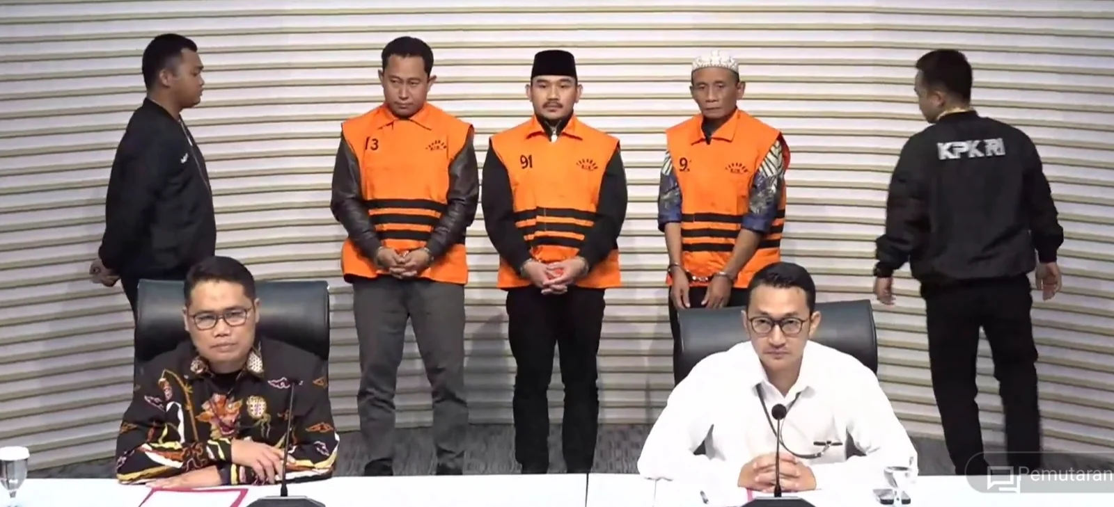 Bupati Bekasi dan Ayahnya Dijerat KPK dalam Ijon Proyek