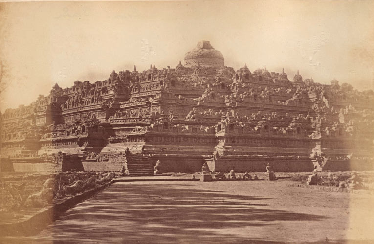 Borobudur: Titik Pertemuan Teknik, Alam, dan Kosmos di Jantung Asia Tenggara