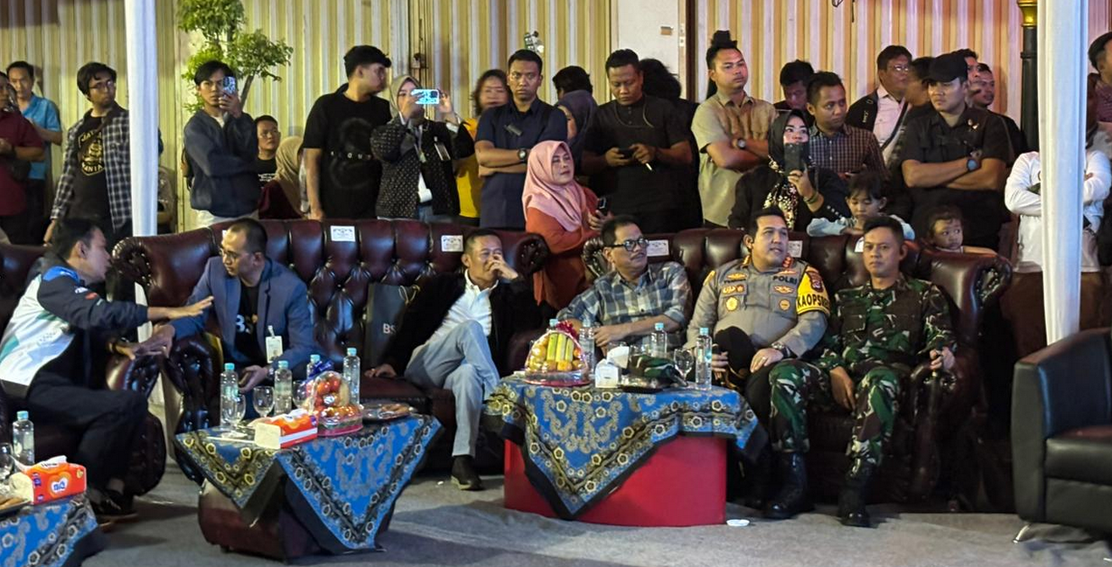 Kapolresta Serang Kota Hadiri Launching On The Street "Night Market At Royal Baroe