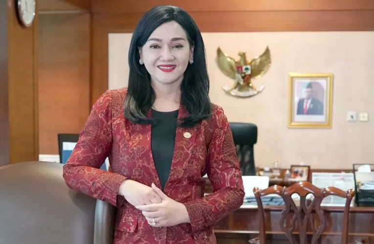 Era Baru OJK, Friderica Widyasari Dewi Gebrak Pasar Modal Global