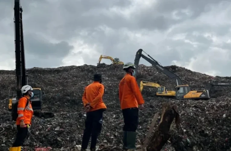 Tragedi Bantargebang: Gunungan Sampah 50 Meter Longsor, 6 Orang Tewas