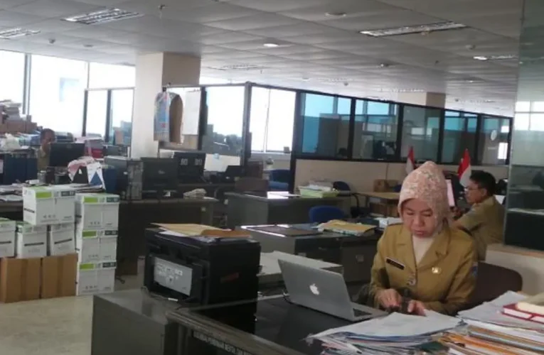 Strategi Baru: ASN WFH Satu Hari untuk Tekan Konsumsi BBM