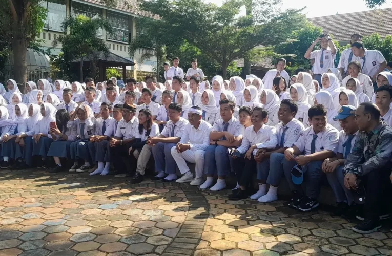 SPP SMA Negeri Jabar Diusulkan Berlaku Lagi untuk Siswa Desil 6-10