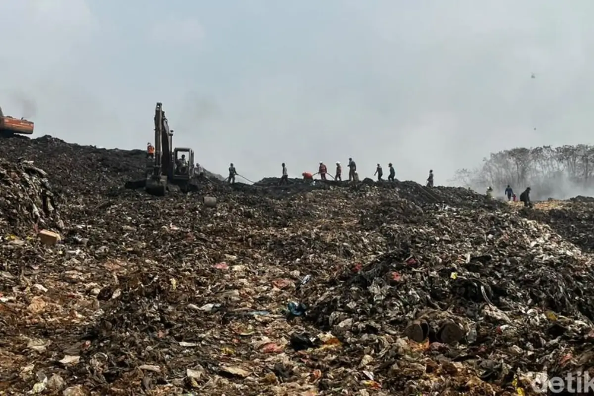 tpa jatiwaringin kebakaran
