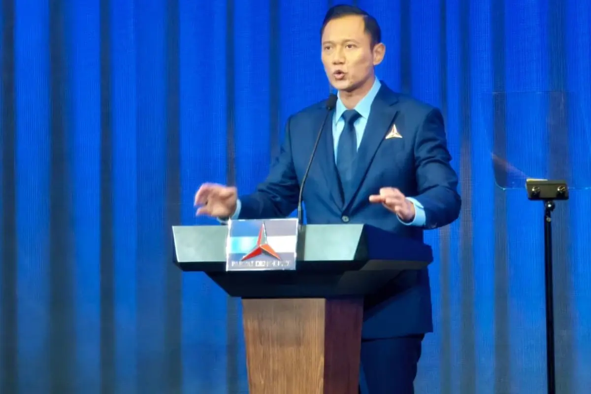 Pernyataan AHY soal batas kekuasaan memicu polemik koalisi Prabowo. Golkar membaca sinyal 2029, sedangkan Demokrat memberikan bantahan.