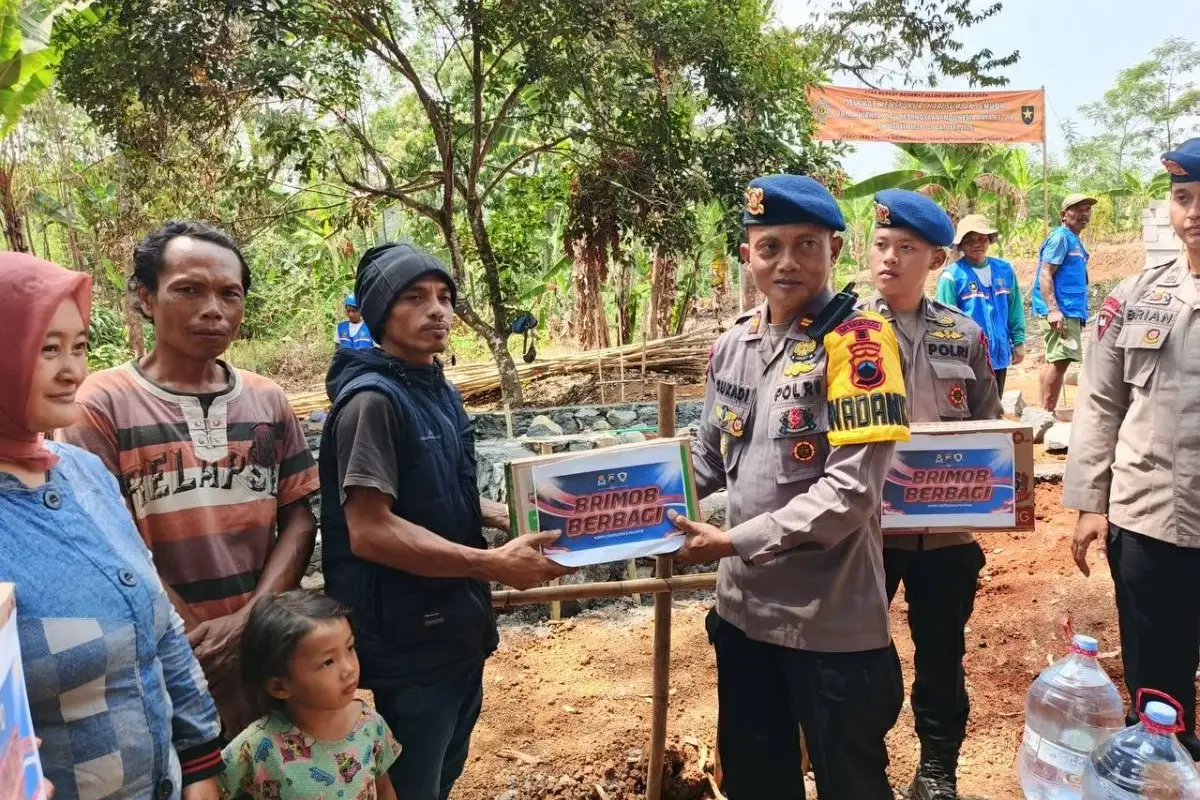opshid dan Brimob berbagi